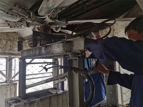 <a href=http://www.cevl.cn/peijian/fan/ target=_blank class=infotextkey>冷卻塔風機</a>噪聲控制方法