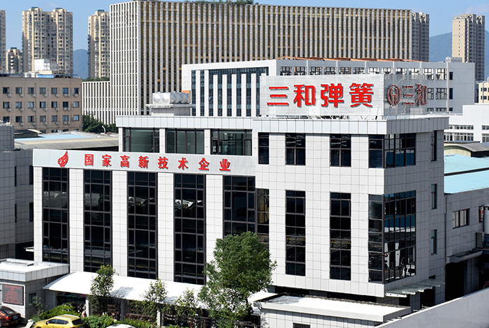 保定電動叉車對比內(nèi)燃叉車的優(yōu)勢體現(xiàn)